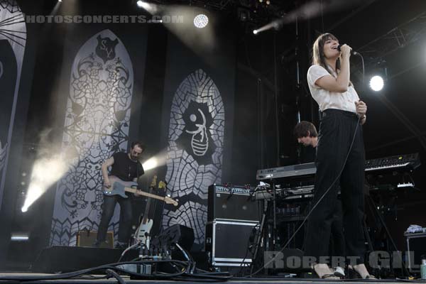 CLARA LUCIANI - 2019-07-06 - HEROUVILLE SAINT CLAIR - Chateau de Beauregard - Scene John - 